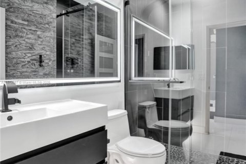 House in Pembroke Pines, Florida 4 bedrooms, 239.78 sq.m. № 2013123 - photo 12