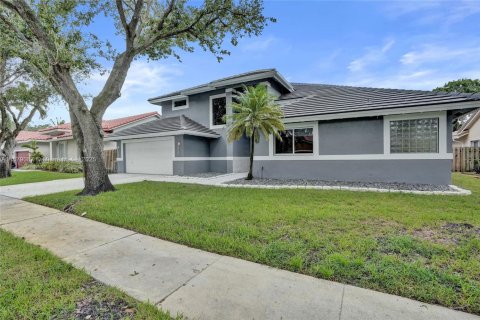 House in Pembroke Pines, Florida 4 bedrooms, 239.78 sq.m. № 2013123