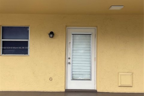 Condo in Margate, Florida, 2 bedrooms  № 1970701 - photo 2