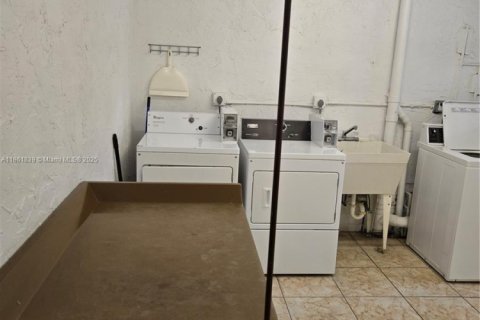 Condo in Margate, Florida, 2 bedrooms  № 1970701 - photo 13