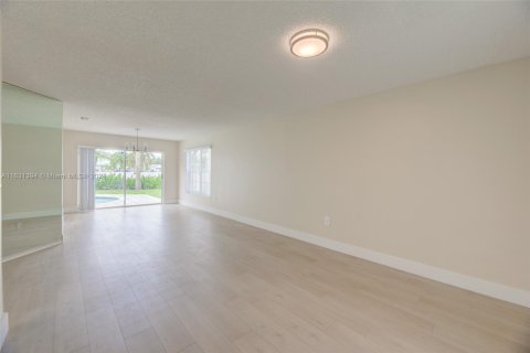 Casa en venta en Plantation, Florida, 4 dormitorios, 243.59 m2 № 1762342 - foto 25