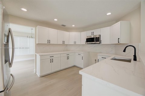 Casa en venta en Plantation, Florida, 4 dormitorios, 243.59 m2 № 1762342 - foto 18
