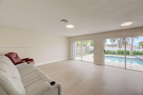 Casa en venta en Plantation, Florida, 4 dormitorios, 243.59 m2 № 1762342 - foto 22