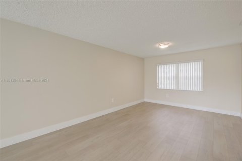 Casa en venta en Plantation, Florida, 4 dormitorios, 243.59 m2 № 1762342 - foto 28