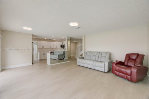 Casa en venta en Plantation, Florida, 4 dormitorios, 243.59 m2 № 1762342 - foto 24