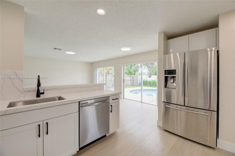 Casa en venta en Plantation, Florida, 4 dormitorios, 243.59 m2 № 1762342 - foto 16