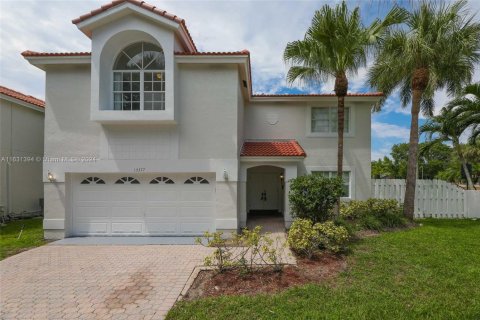 Casa en venta en Plantation, Florida, 4 dormitorios, 243.59 m2 № 1762342 - foto 1