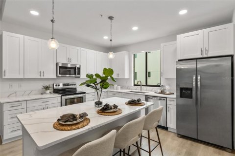 Townhouse in Orlando, Florida 3 bedrooms, 165.83 sq.m. № 1906175 - photo 8