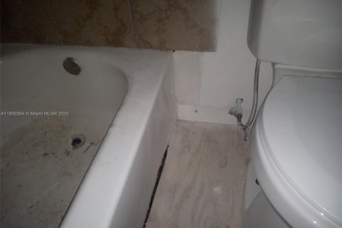 Villa ou maison à vendre à St. Lucie, Floride: 4 chambres, 107.58 m2 № 1952180 - photo 4