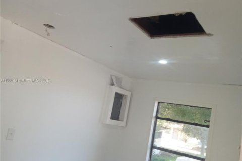 Villa ou maison à vendre à St. Lucie, Floride: 4 chambres, 107.58 m2 № 1952180 - photo 1