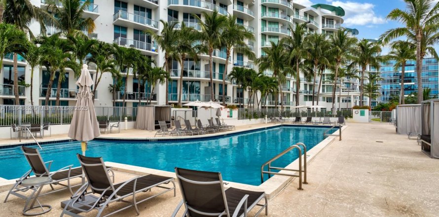 Condominio en Aventura, Florida, 2 dormitorios № 1932431