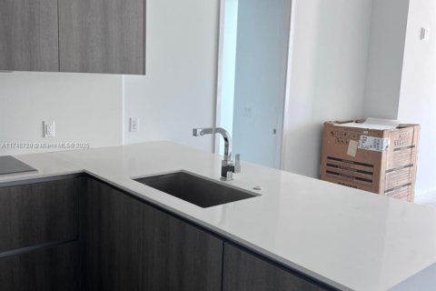 Condominio en venta en Sunny Isles Beach, Florida, 2 dormitorios, 128.39 m2 № 1748379 - foto 17