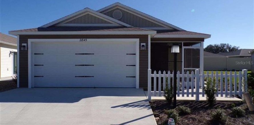 House in The Villages, Florida 2 bedrooms, 112.04 sq.m. № 2107575