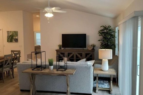 House in The Villages, Florida 2 bedrooms, 112.04 sq.m. № 2107575 - photo 3