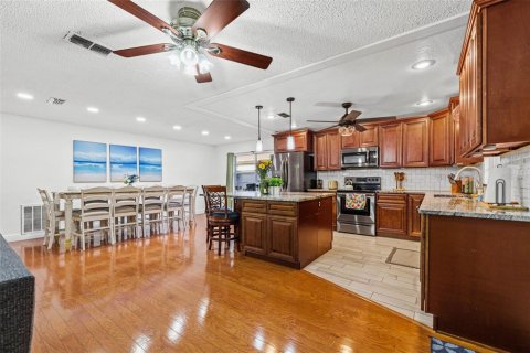 House in Largo, Florida 3 bedrooms, 148.46 sq.m. № 1793874 - photo 13