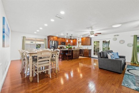 House in Largo, Florida 3 bedrooms, 148.46 sq.m. № 1793874 - photo 11