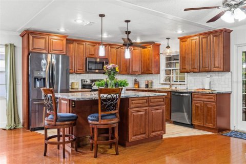 House in Largo, Florida 3 bedrooms, 148.46 sq.m. № 1793874 - photo 15