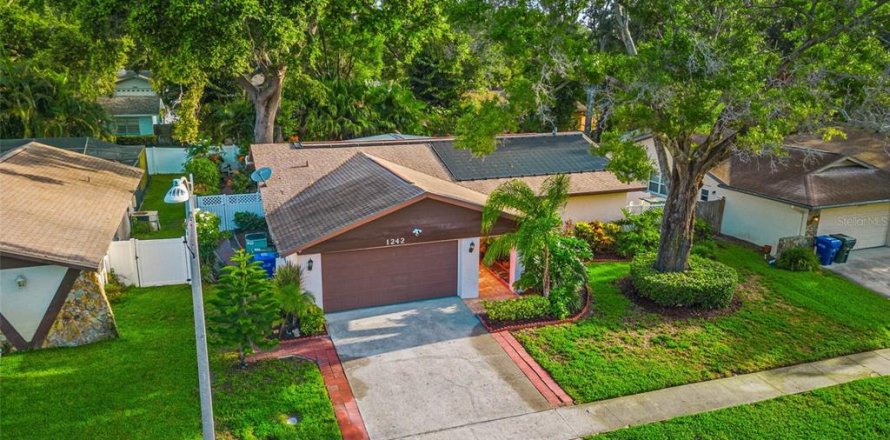 House in Largo, Florida 3 bedrooms, 148.46 sq.m. № 1793874