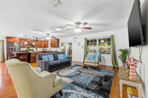 House in Largo, Florida 3 bedrooms, 148.46 sq.m. № 1793874 - photo 8
