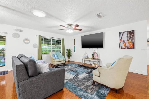 House in Largo, Florida 3 bedrooms, 148.46 sq.m. № 1793874 - photo 10