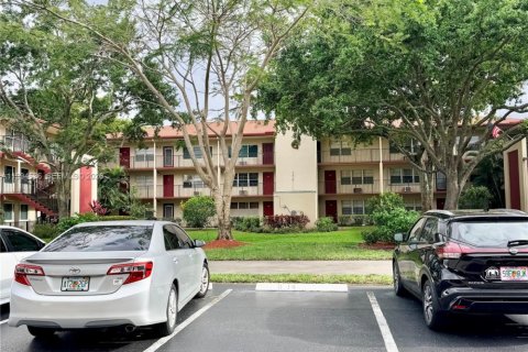 Кондоминиум с 2 спальнями в Пемброк-Пайнс, Флорида № 2056488