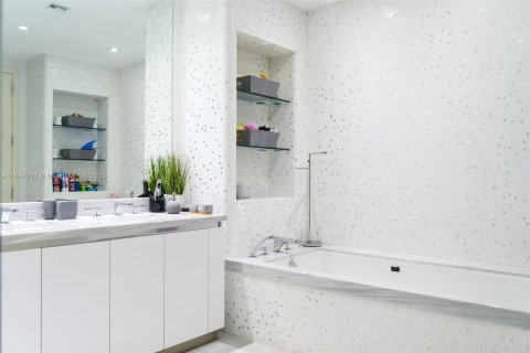 Condominio en venta en Sunny Isles Beach, Florida, 4 dormitorios, 352.56 m2 № 1833934 - foto 13
