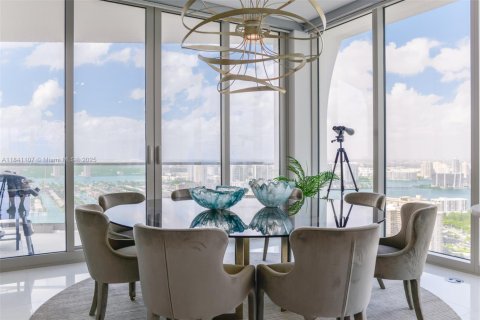 Condominio en venta en Sunny Isles Beach, Florida, 4 dormitorios, 352.56 m2 № 1833934 - foto 10
