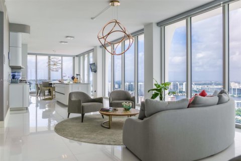 Condominio en venta en Sunny Isles Beach, Florida, 4 dormitorios, 352.56 m2 № 1833934 - foto 5
