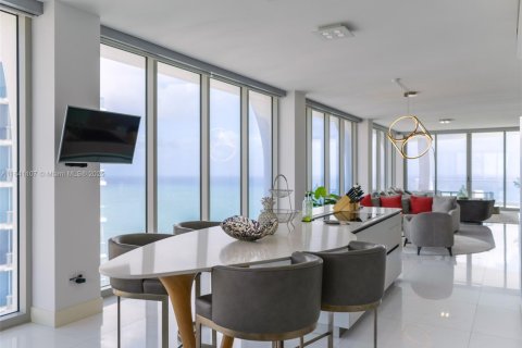 Condominio en venta en Sunny Isles Beach, Florida, 4 dormitorios, 352.56 m2 № 1833934 - foto 8