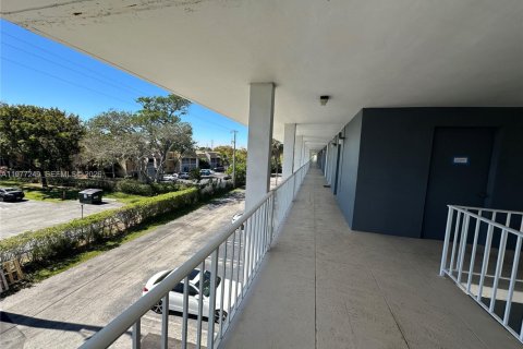 Condo in Deerfield Beach, Florida, 1 bedroom  № 2041625 - photo 17