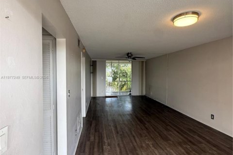 Condo in Deerfield Beach, Florida, 1 bedroom  № 2041625 - photo 2