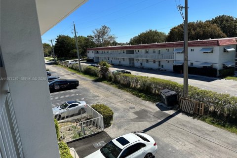 Condo in Deerfield Beach, Florida, 1 bedroom  № 2041625 - photo 18