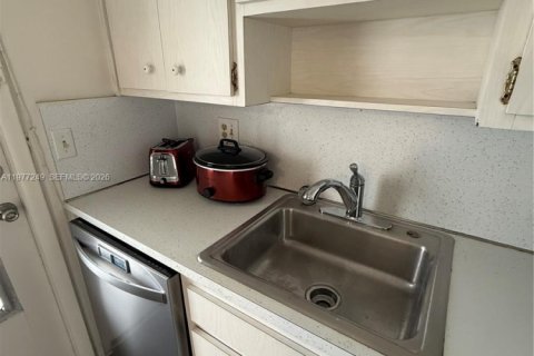 Condo in Deerfield Beach, Florida, 1 bedroom  № 2041625 - photo 3