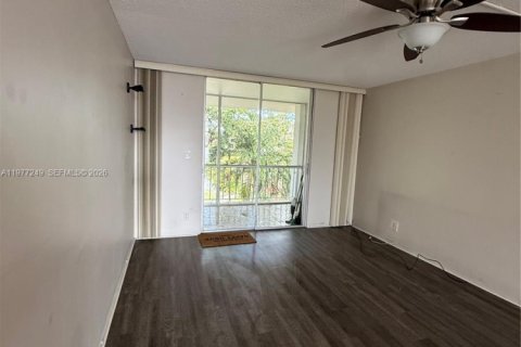 Condo in Deerfield Beach, Florida, 1 bedroom  № 2041625