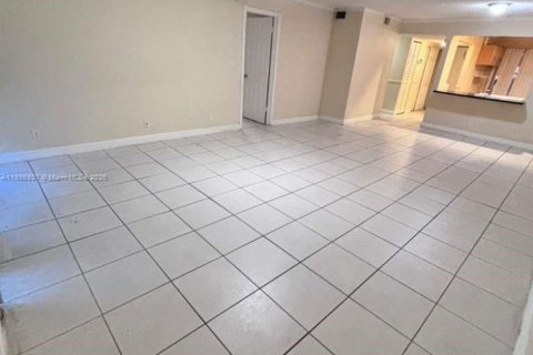 Copropriété à louer à Plantation, Floride: 2 chambres, 104.98 m2 № 1879004 - photo 6