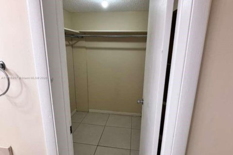 Copropriété à louer à Plantation, Floride: 2 chambres, 104.98 m2 № 1879004 - photo 12