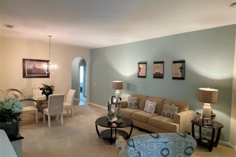 House in Auburndale, Florida 4 bedrooms, 173.63 sq.m. № 2202580 - photo 3