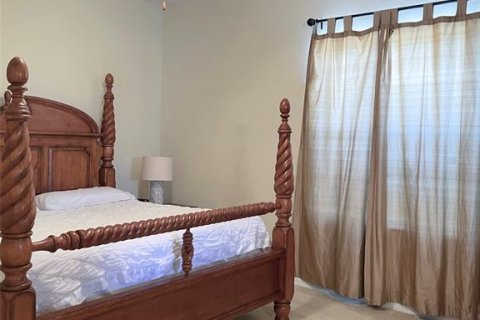 House in Auburndale, Florida 4 bedrooms, 173.63 sq.m. № 2202580 - photo 12