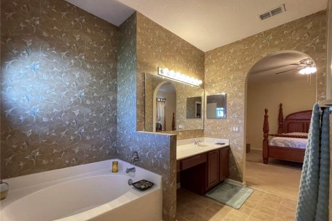 House in Auburndale, Florida 4 bedrooms, 173.63 sq.m. № 2202580 - photo 14