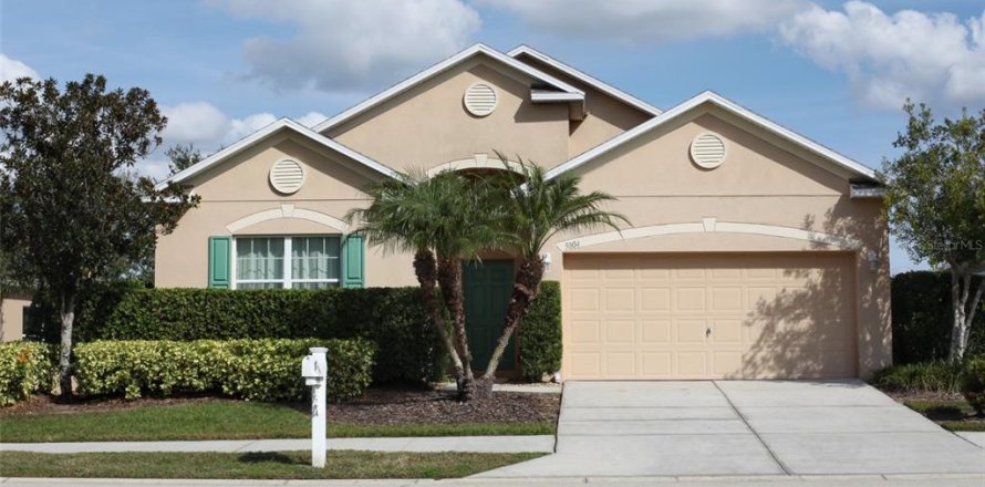 House in Auburndale, Florida 4 bedrooms, 173.63 sq.m. № 2202580
