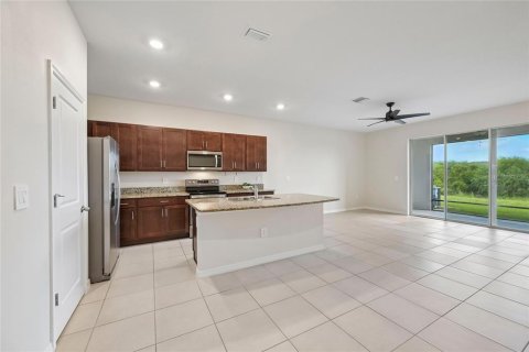 Touwnhouse à vendre à Sarasota, Floride: 3 chambres, 160.16 m2 № 2314468 - photo 2