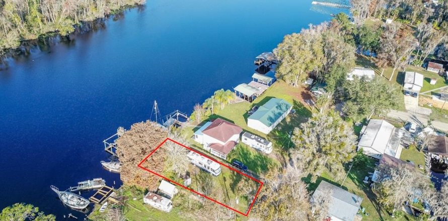 Terreno en Satsuma, Florida № 236980
