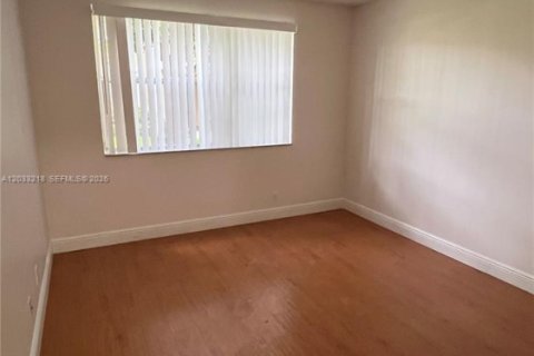 Condominio en alquiler en Coral Springs, Florida, 2 dormitorios, 91.42 m2 № 2169465 - foto 5