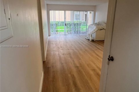 Condominio en alquiler en Coral Springs, Florida, 2 dormitorios, 91.42 m2 № 2169465 - foto 2
