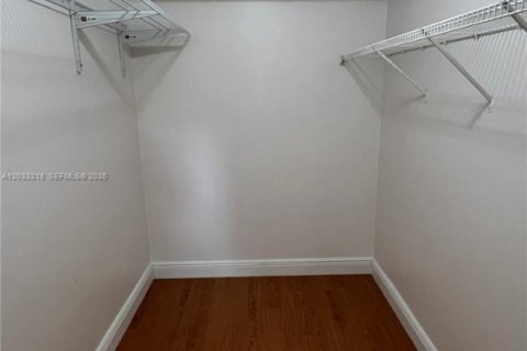 Condominio en alquiler en Coral Springs, Florida, 2 dormitorios, 91.42 m2 № 2169465 - foto 14