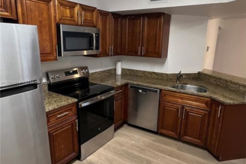 Condominio en alquiler en Coral Springs, Florida, 2 dormitorios, 91.42 m2 № 2169465 - foto 8