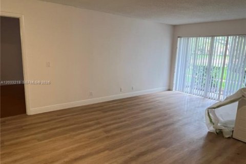 Condominio en alquiler en Coral Springs, Florida, 2 dormitorios, 91.42 m2 № 2169465 - foto 10