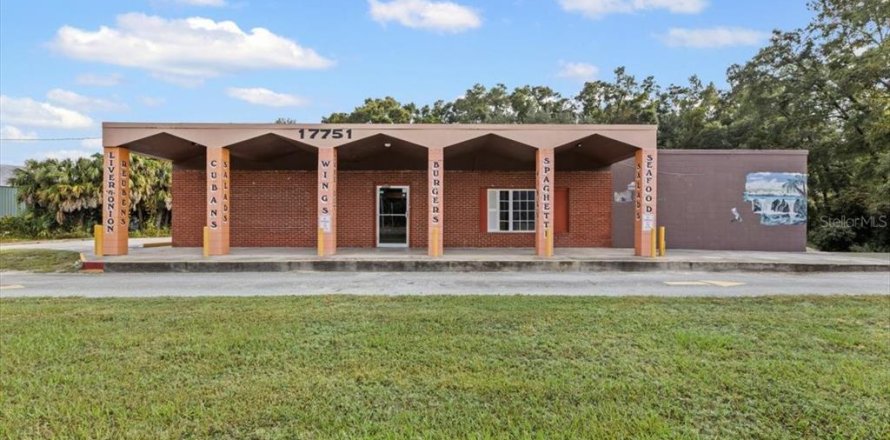 Commercial property in Trenton, Florida 376.16 sq.m. № 2142845