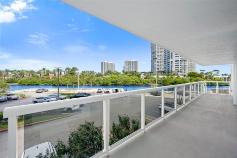 Copropriété à vendre à Aventura, Floride: 2 chambres, 96.43 m2 № 2001187 - photo 23