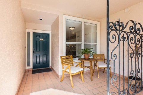 Condo in Sarasota, Florida, 2 bedrooms  № 1912538 - photo 5
